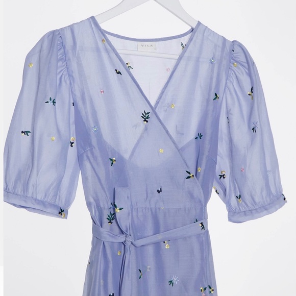 VILA Dresses & Skirts - Vila Wrap Midi Dress in Floral